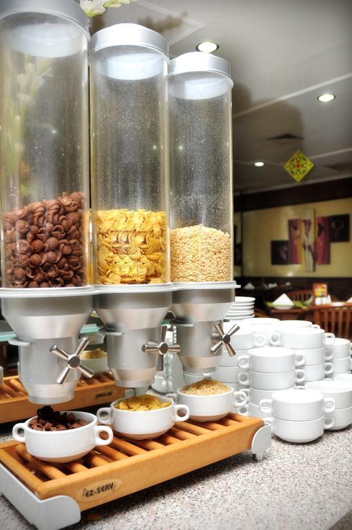 Pandanaran Hotel Semarang Luaran gambar