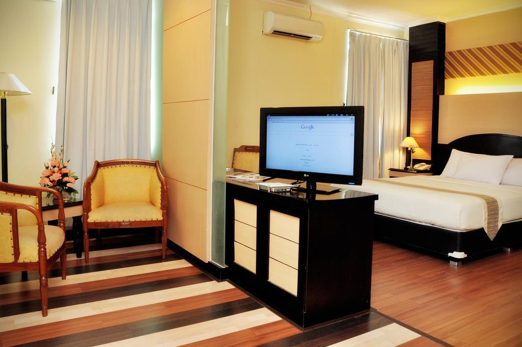 Pandanaran Hotel Semarang Luaran gambar