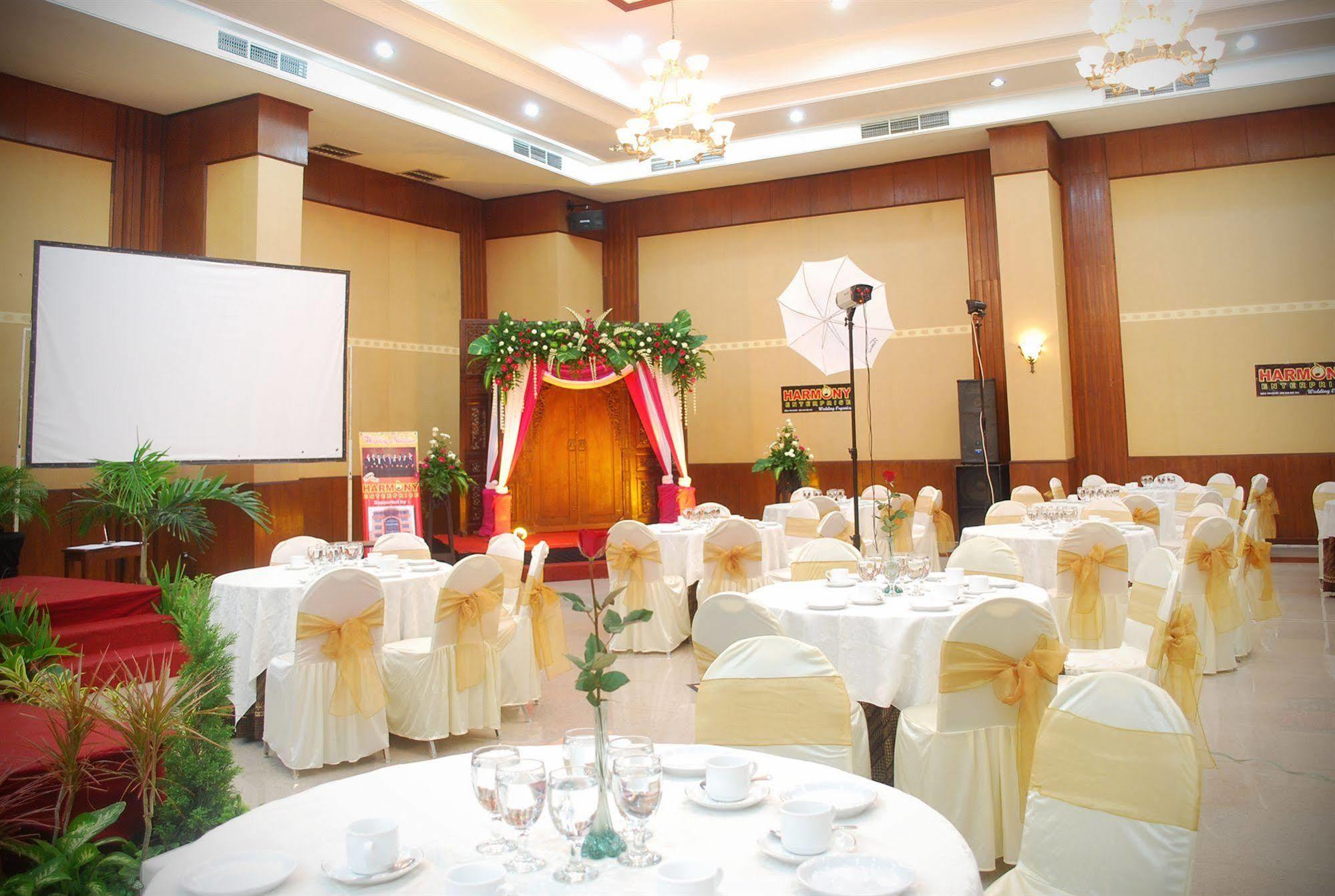 Pandanaran Hotel Semarang Luaran gambar