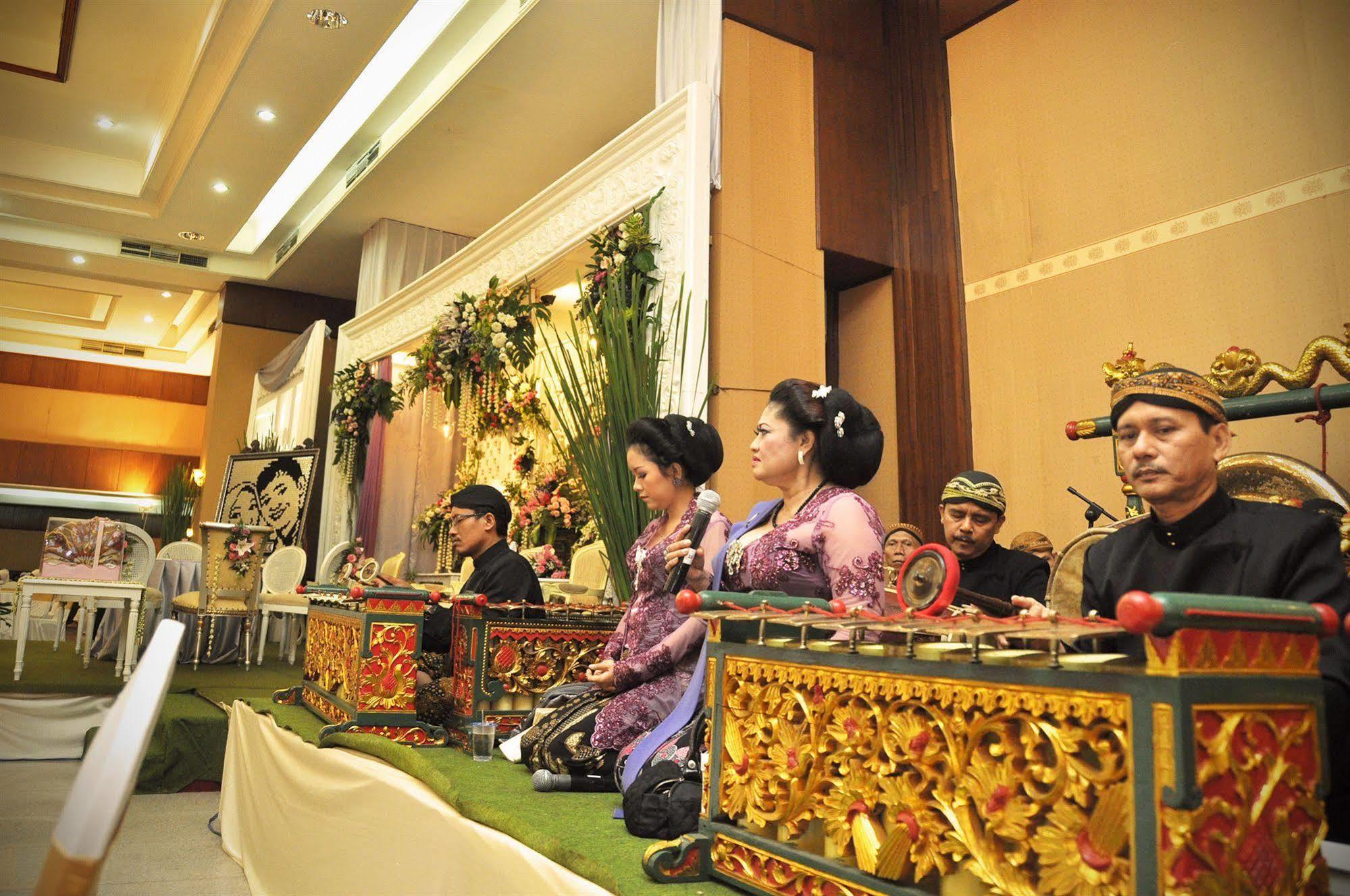 Pandanaran Hotel Semarang Luaran gambar