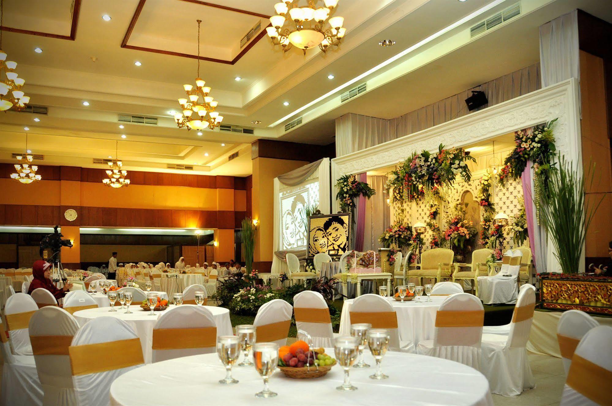 Pandanaran Hotel Semarang Luaran gambar